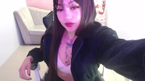 evangeline_ch_ online show from December 18, 2024, 4:46 pm