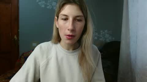 evelyn_21_m online show from November 15, 2024, 11:23 am