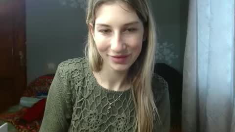 evelyn_21_m online show from November 16, 2024, 1:44 pm