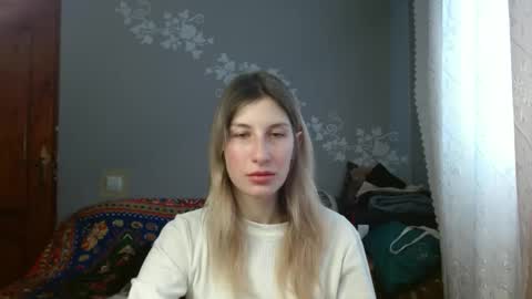 evelyn_21_m online show from January 13, 2025, 12:41 pm