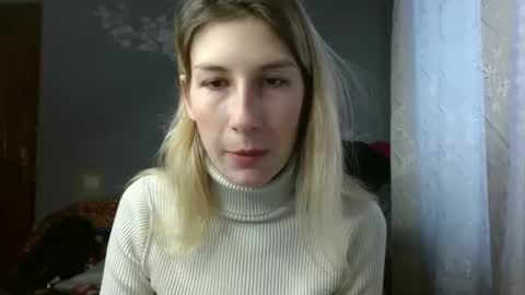 evelyn_21_m online show from December 10, 2024, 12:54 pm