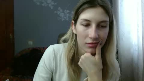 evelyn_21_m online show from January 14, 2025, 1:08 pm