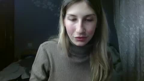 evelyn_21_m online show from January 16, 2025, 9:56 pm