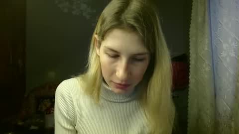 evelyn_21_m online show from December 11, 2024, 2:06 pm