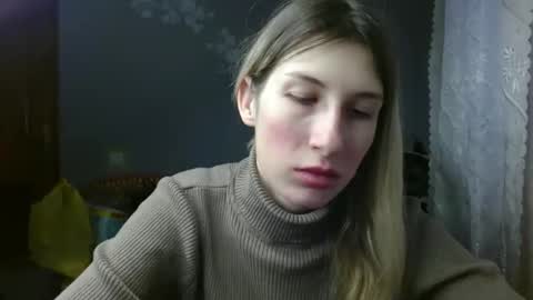 evelyn_21_m online show from January 9, 2025, 12:17 pm