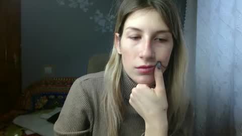 evelyn_21_m online show from January 8, 2025, 12:35 pm