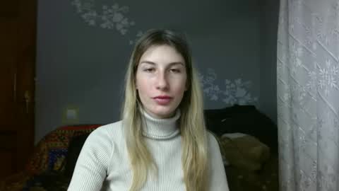 evelyn_21_m online show from December 23, 2024, 2:20 pm