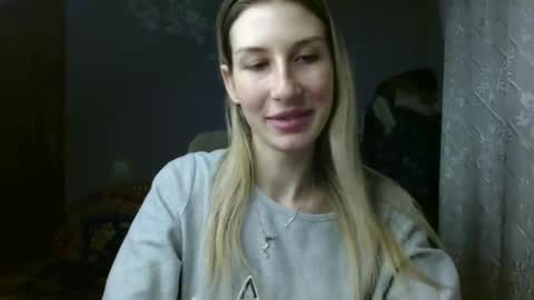 evelyn_21_m online show from January 4, 2025, 3:35 pm