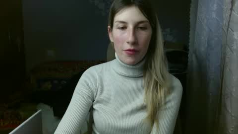 evelyn_21_m online show from January 10, 2025, 1:21 pm