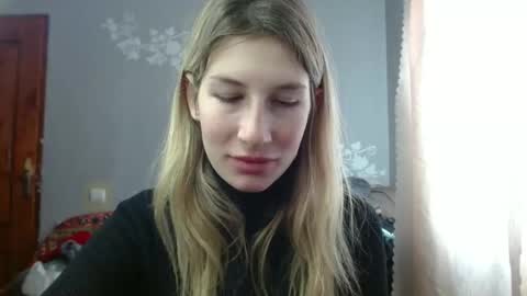 evelyn_21_m online show from December 13, 2024, 12:35 pm