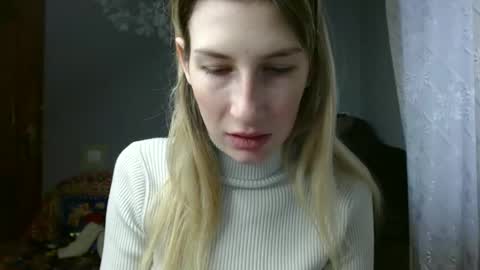 evelyn_21_m online show from December 9, 2024, 11:50 am