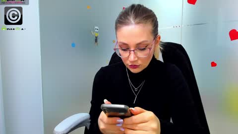 evelyne_rose online show from November 17, 2024, 5:17 am