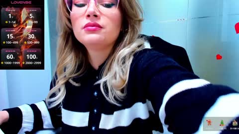 evelyne_rose online show from December 30, 2024, 5:25 am