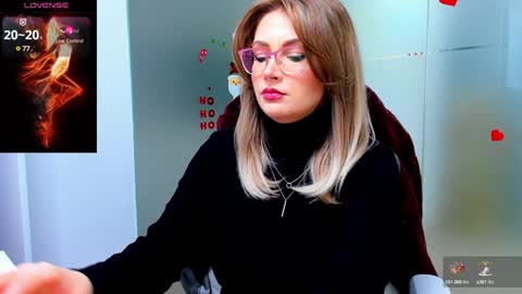 evelyne_rose online show from December 23, 2024, 4:47 am