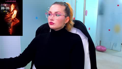 evelyne_rose online show from December 3, 2024, 6:12 am