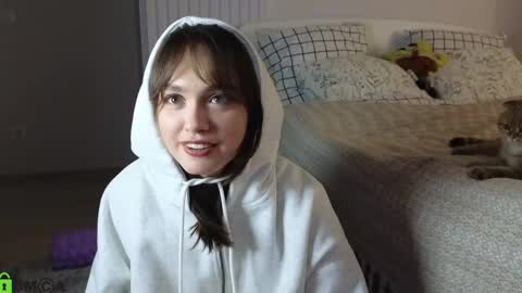 evi_woow online show from November 12, 2024, 5:41 pm