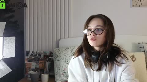 evi_woow online show from January 4, 2025, 8:17 pm