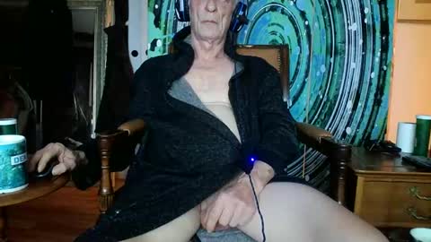 hungnsexy  online show from December 22, 2024, 2:05 am