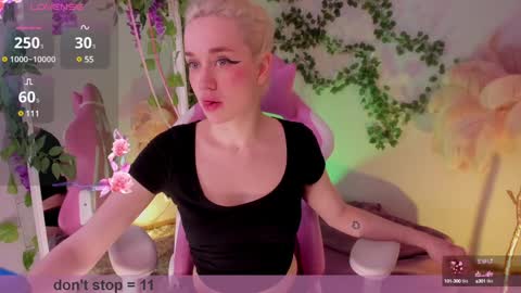 Fiona   my pvt is open and lovense is active online show from November 15, 2024, 2:26 pm