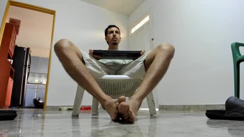 foot_master777 online show from December 20, 2024, 1:04 pm