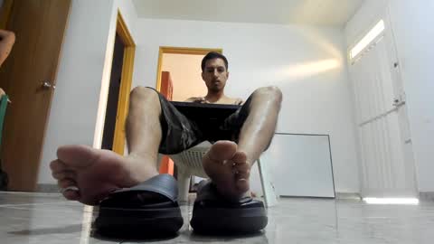 foot_master777 online show from December 10, 2024, 3:36 pm