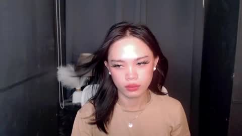 fuchsia_love online show from December 7, 2024, 5:51 am