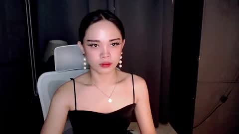 fuchsia_love online show from December 2, 2024, 7:39 am