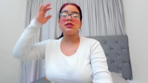 gia_lenox online show from December 20, 2024, 12:21 pm