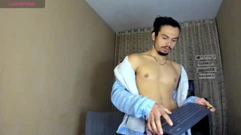 gilbert_09 online show from November 11, 2024, 1:39 pm