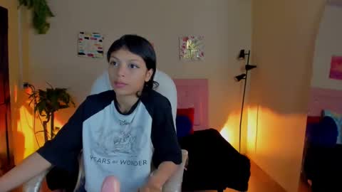 gimena_gonzales online show from December 10, 2024, 1:37 pm