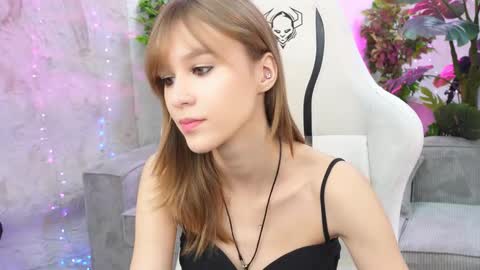 glamourgoddess_ online show from January 2, 2025, 1:33 pm