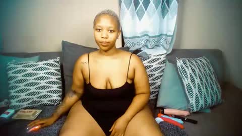 goldenpussy_xoxo online show from December 17, 2024, 11:13 pm