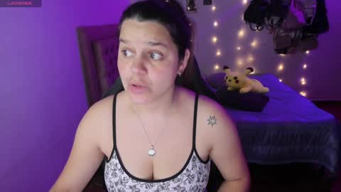 Hello Im Julieta Im 25 years old welcome to my room have fun and be happy. online show from December 29, 2024, 3:17 am