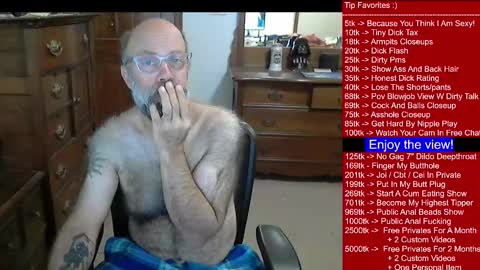 HairyDaddyBear69 online show from December 19, 2024, 1:51 pm