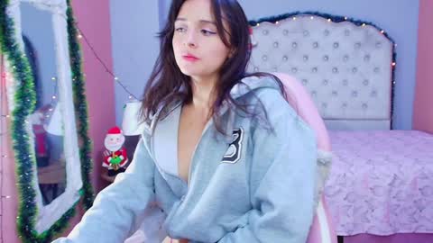 haleyreyes online show from December 30, 2024, 5:04 pm