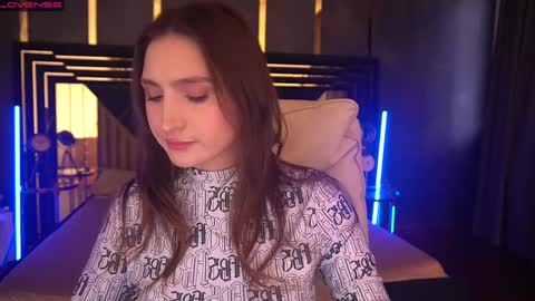 hanna__klein online show from December 1, 2024, 6:29 am