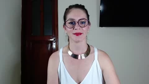 hanny_333 online show from January 17, 2025, 9:20 am