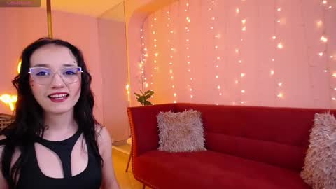 helene_miller online show from November 28, 2024, 1:06 pm