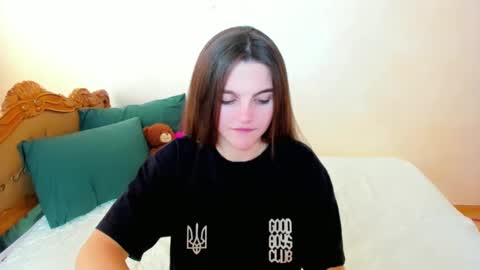 hellen_dias online show from January 2, 2025, 1:11 pm