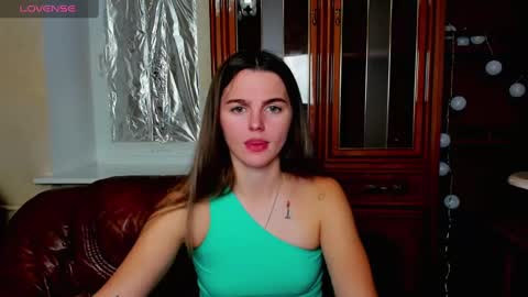 hellen_dias online show from December 6, 2024, 12:29 pm