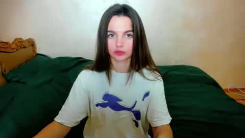 hellen_dias online show from January 6, 2025, 1:13 pm