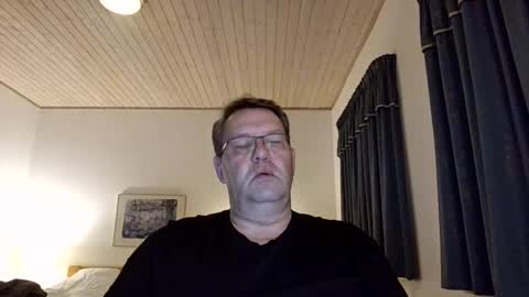 henrikrp1971 online show from December 9, 2024, 11:03 pm