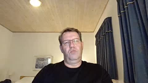 henrikrp1971 online show from December 11, 2024, 12:37 am