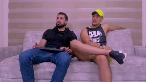 heteros men online show from December 18, 2024, 1:53 pm