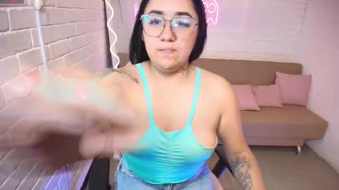 heylem_tay online show from January 8, 2025, 11:52 am