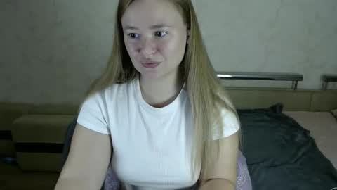 honey_caramelle online show from November 12, 2024, 2:48 pm