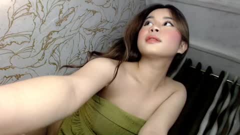 honey_swellens online show from January 6, 2025, 1:57 pm