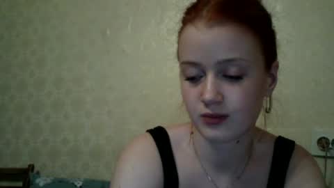 honey_wells online show from December 26, 2024, 2:06 pm