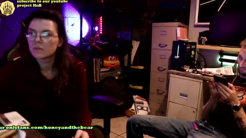 Honey and Bear online show from December 26, 2024, 3:09 am