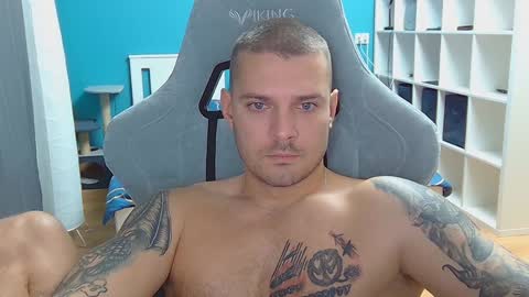 Horny Solobro 99 online show from November 19, 2024, 2:55 pm